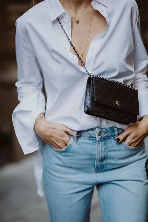 chanel wallet on chain outfit